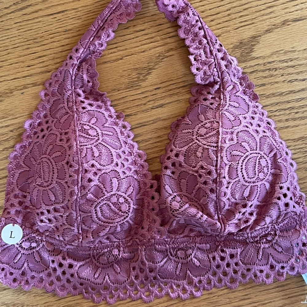 AERO halter style flowered print lace with light Scalloped bottom